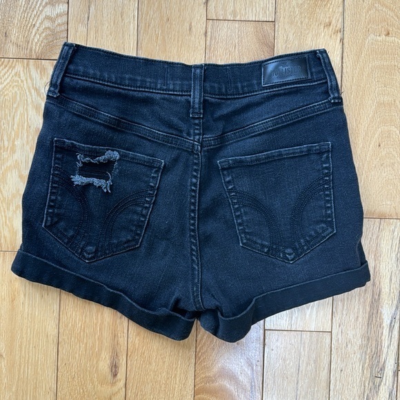 Hollister Black High Rise Short 3” Distressed Size 26 - Picture 5 of 6